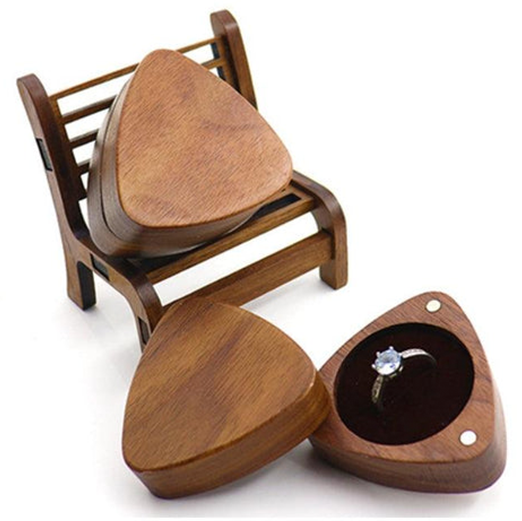 원목 라운드 삼각 케이스 (쇼룸) Angular Elegance Wooden Box
