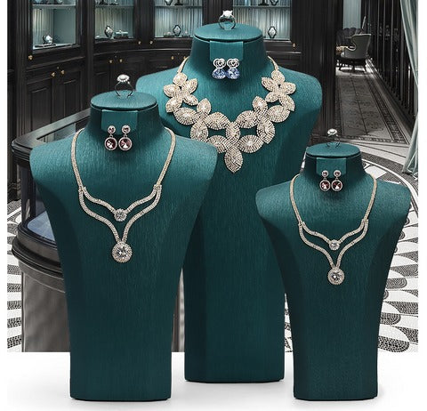 카스케이드 목상 Opulent Cascade Neck Form